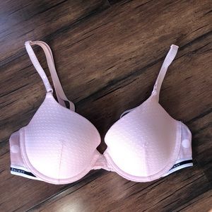 Victoria’s Secret lightly lined bra, size: 34C